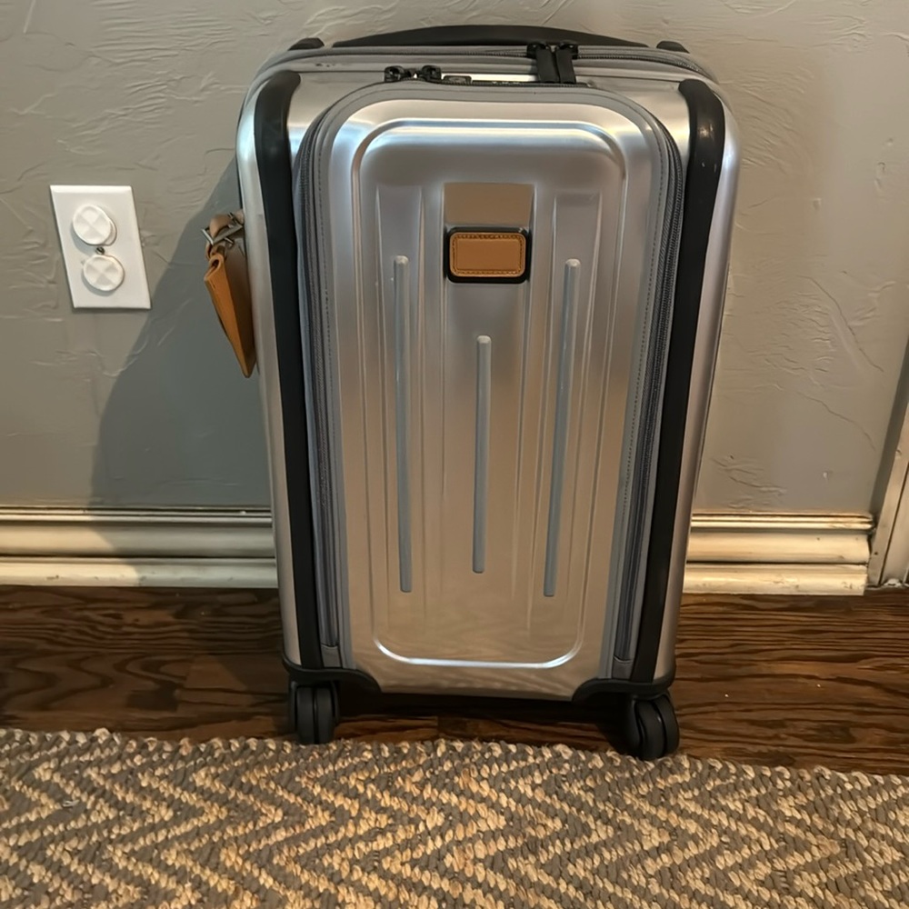 Tumi Max International Expandable 4-Wheel Carry-On